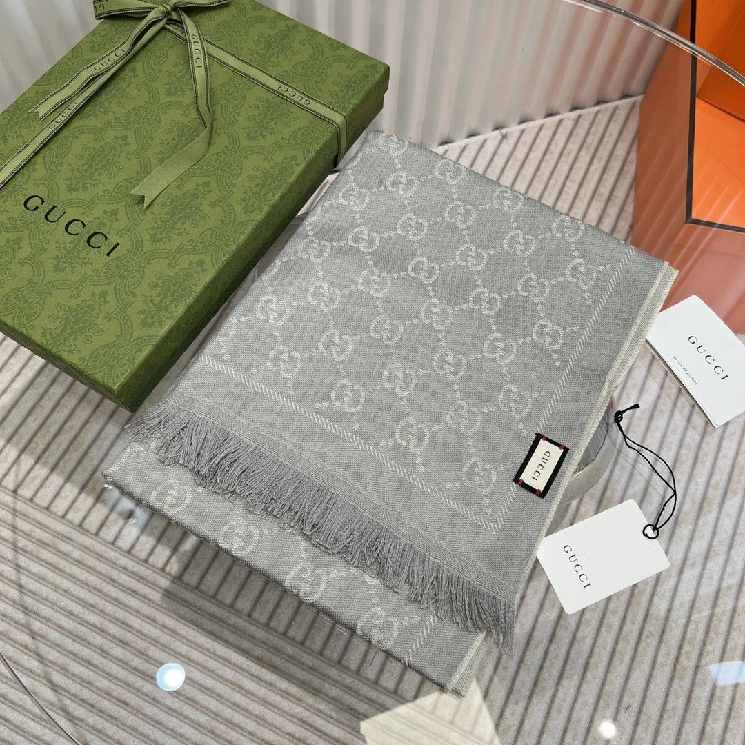 Gucci GG Fringed Wool Scarf