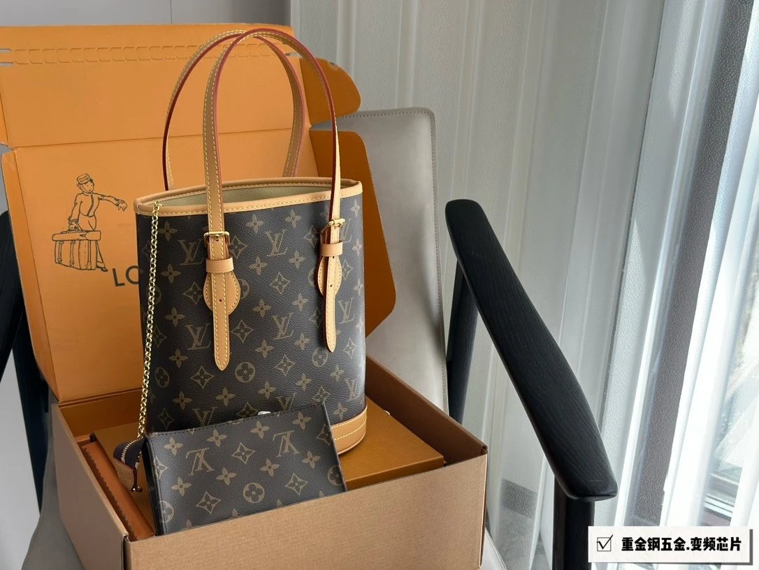 Louis Vuitton Monogram Bucket Shoulder Bag