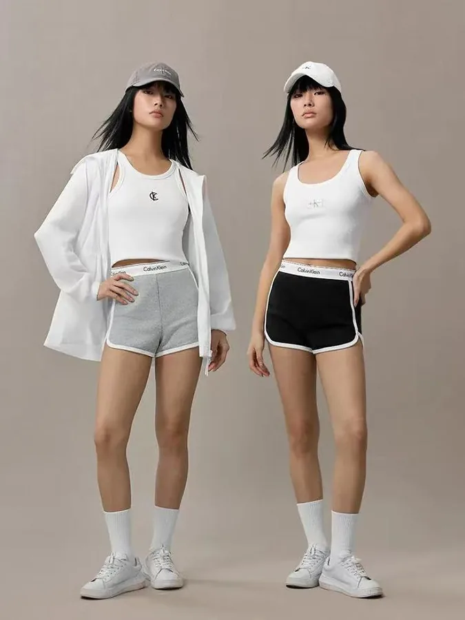 2 pack woman sport shorts（with box and handbag)
