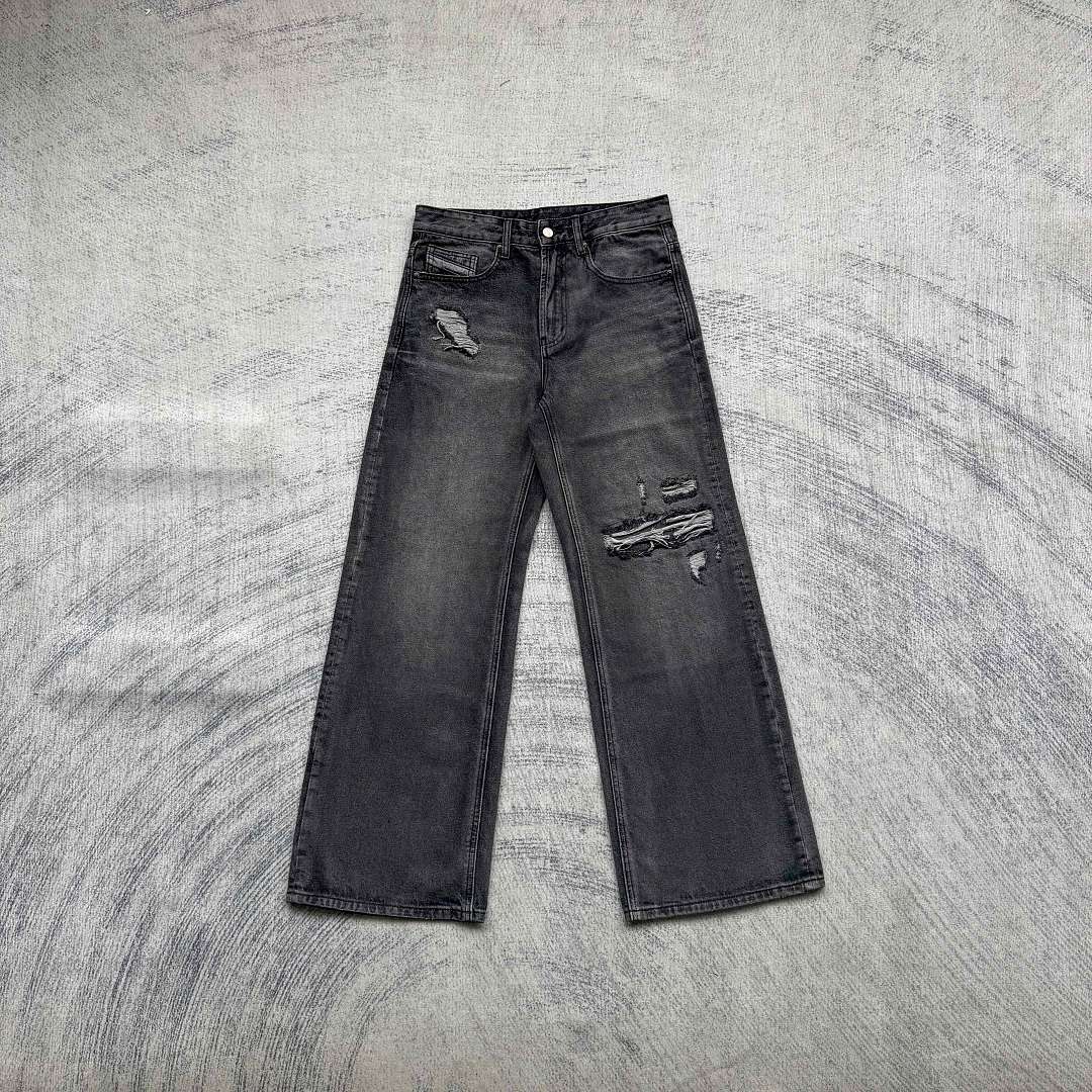 Fyredwrld Ripped faded jeans(from Di*sel Relaxed Jeans D-Rise 007f6)