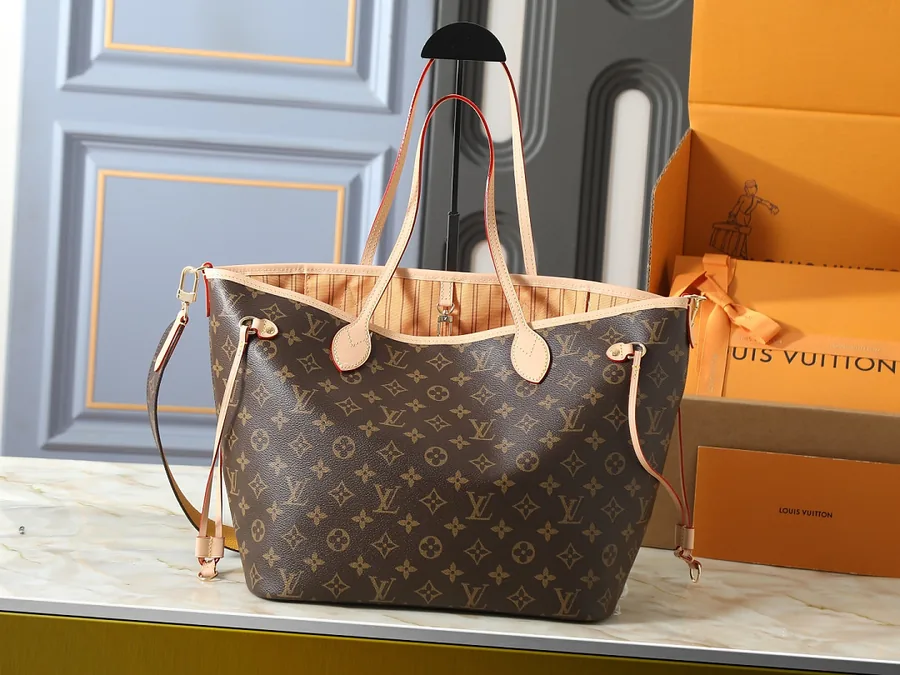 Louis Vuitton Neverfull MM Tote (Fuchsia)