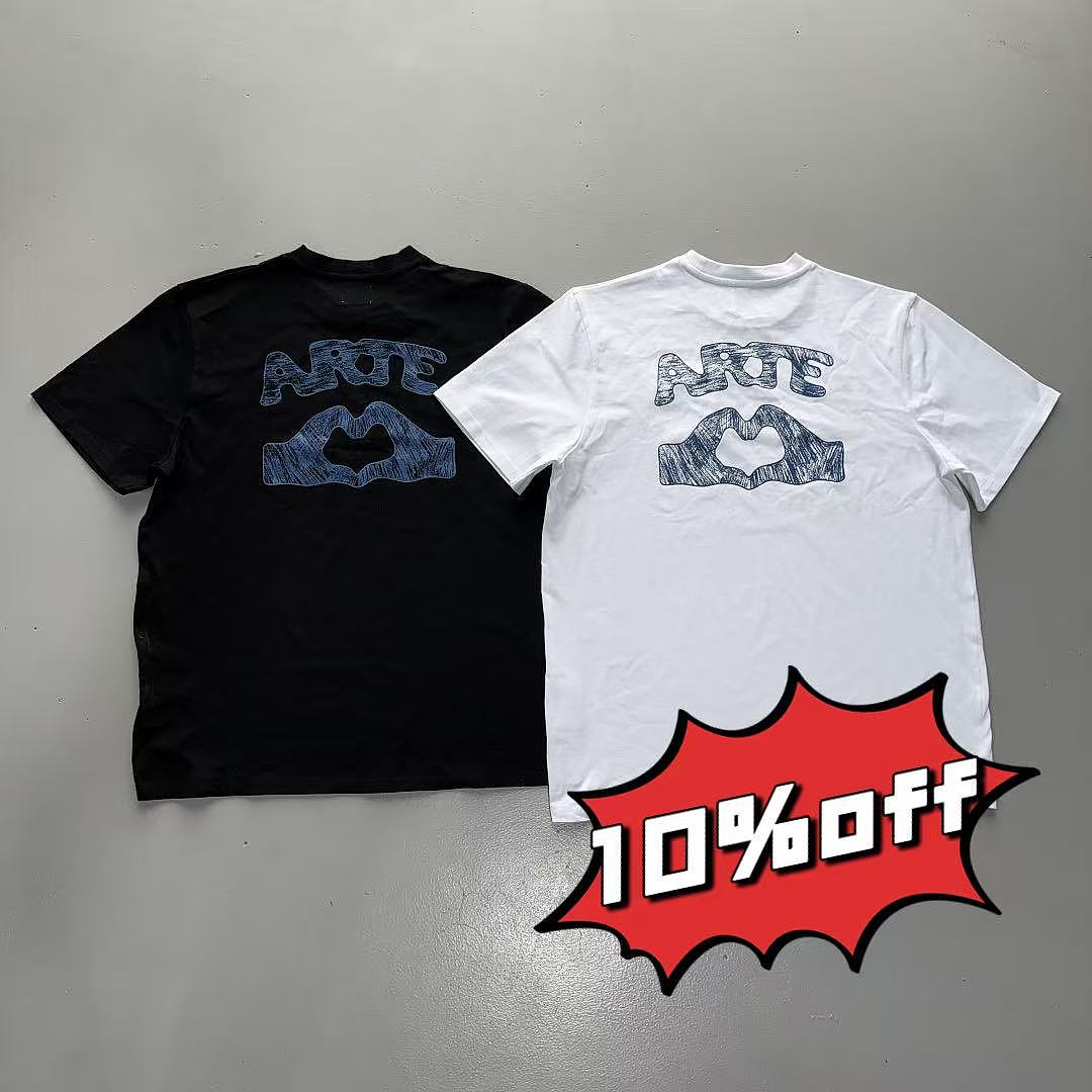 Arte Antwerp Diels Scribble Heart-hands T-shirt