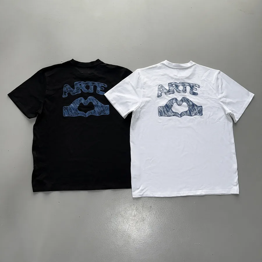 Arte Antwerp Diels Scribble Heart-hands T-shirt