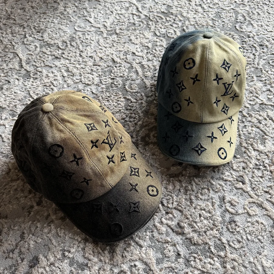 Gradient Cap in Blue and Black