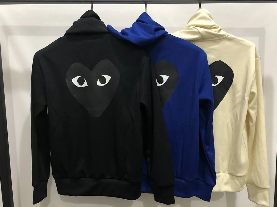 Hooded with Black Big Heart, P26, https://item.taobao.com/item.htm?ft=t&id=1006712977760