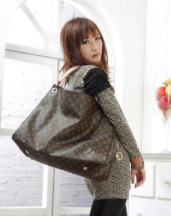Louis Vuitton Bohemian Style Shoulder Bag M40259