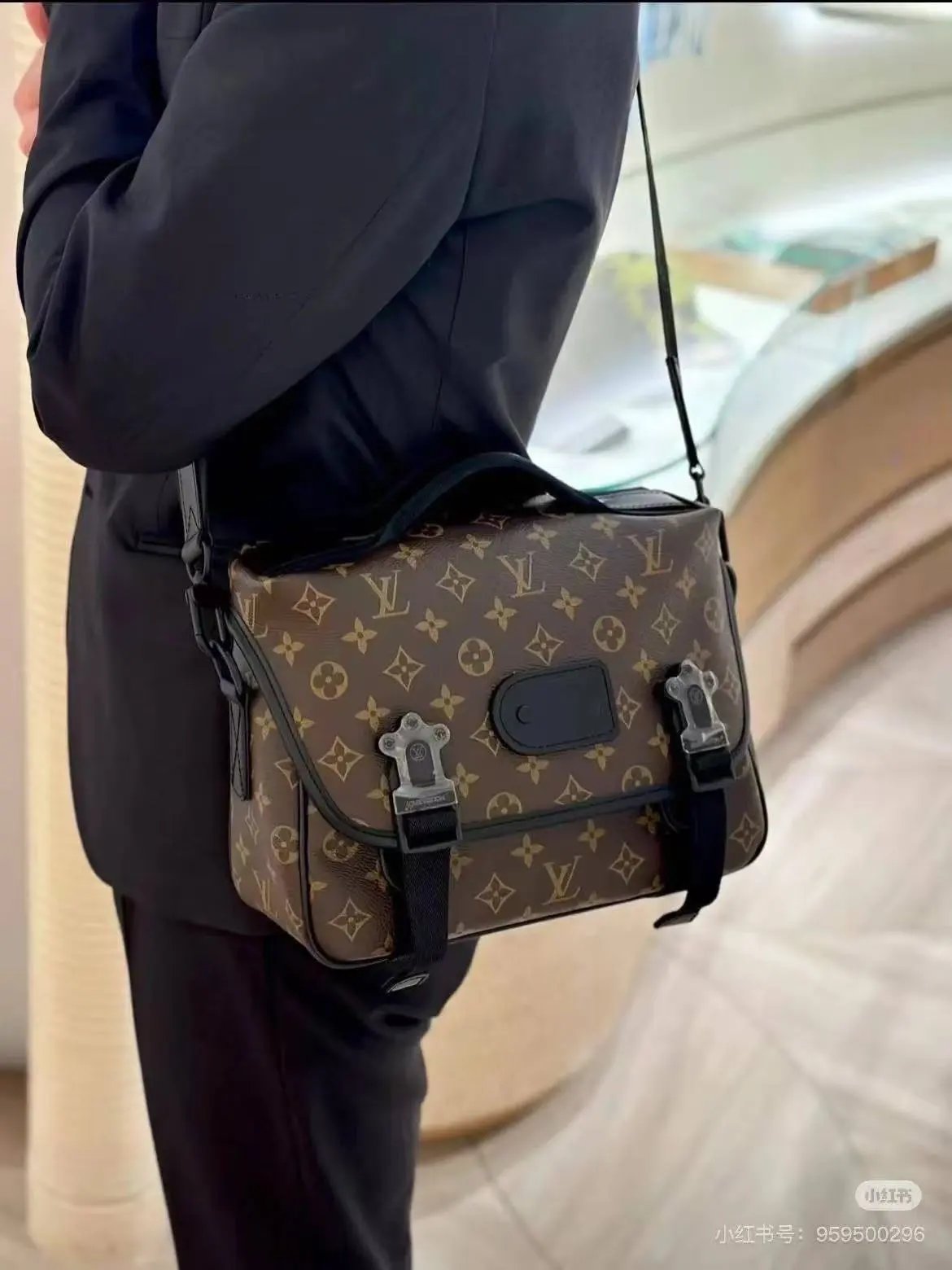 brown monogram trail Messenger bag -le10904