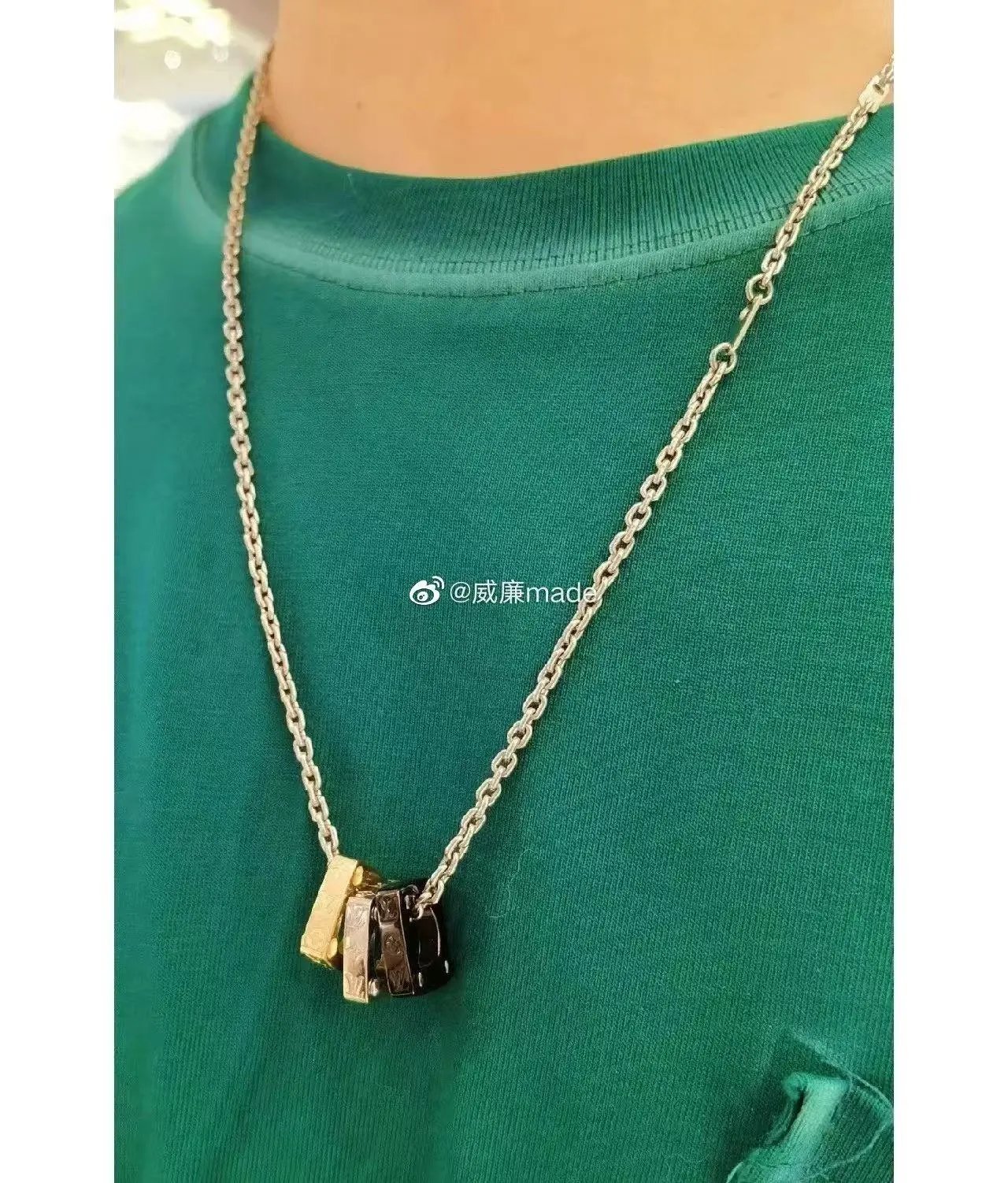 L Three-ring necklace