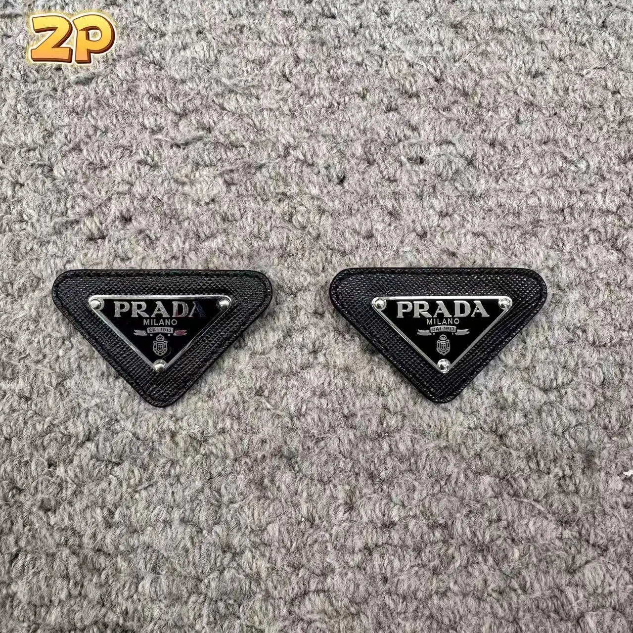 Pra brooch