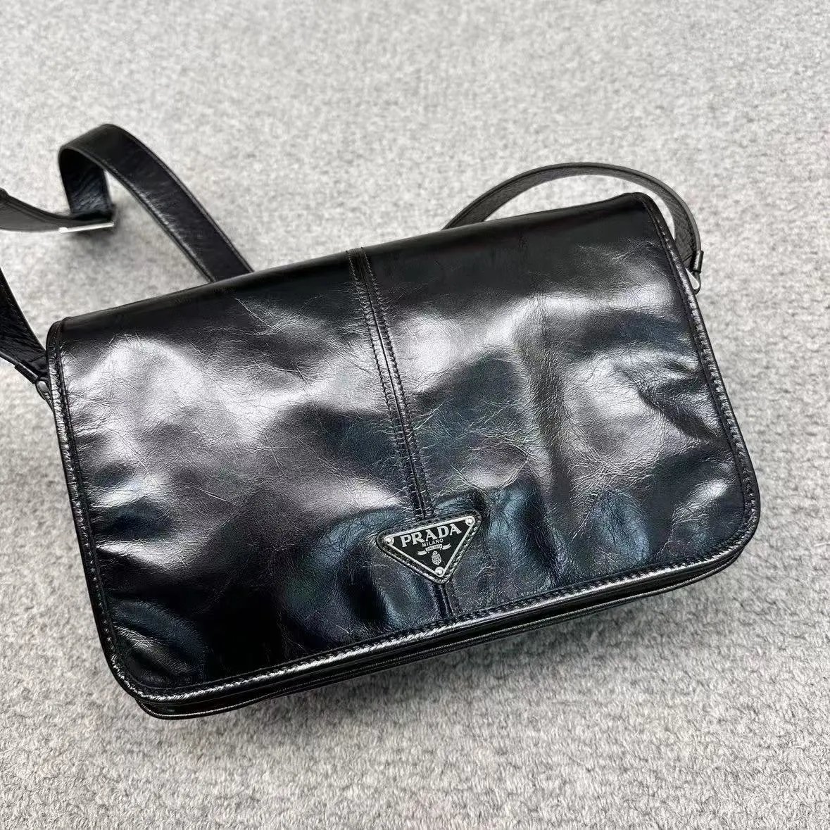 P softlux Messenger bag