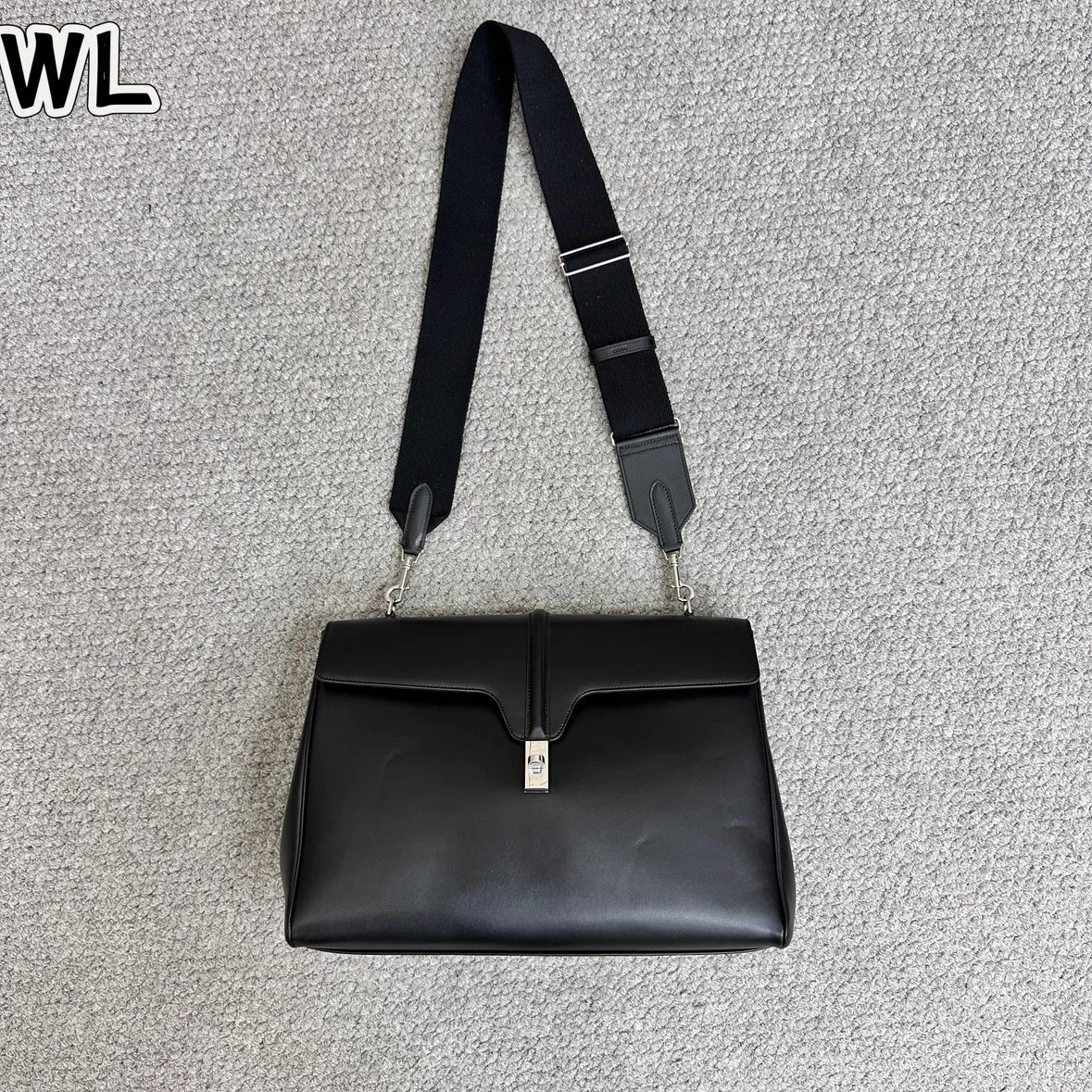 ce 16 "24H" lock messenger bag
